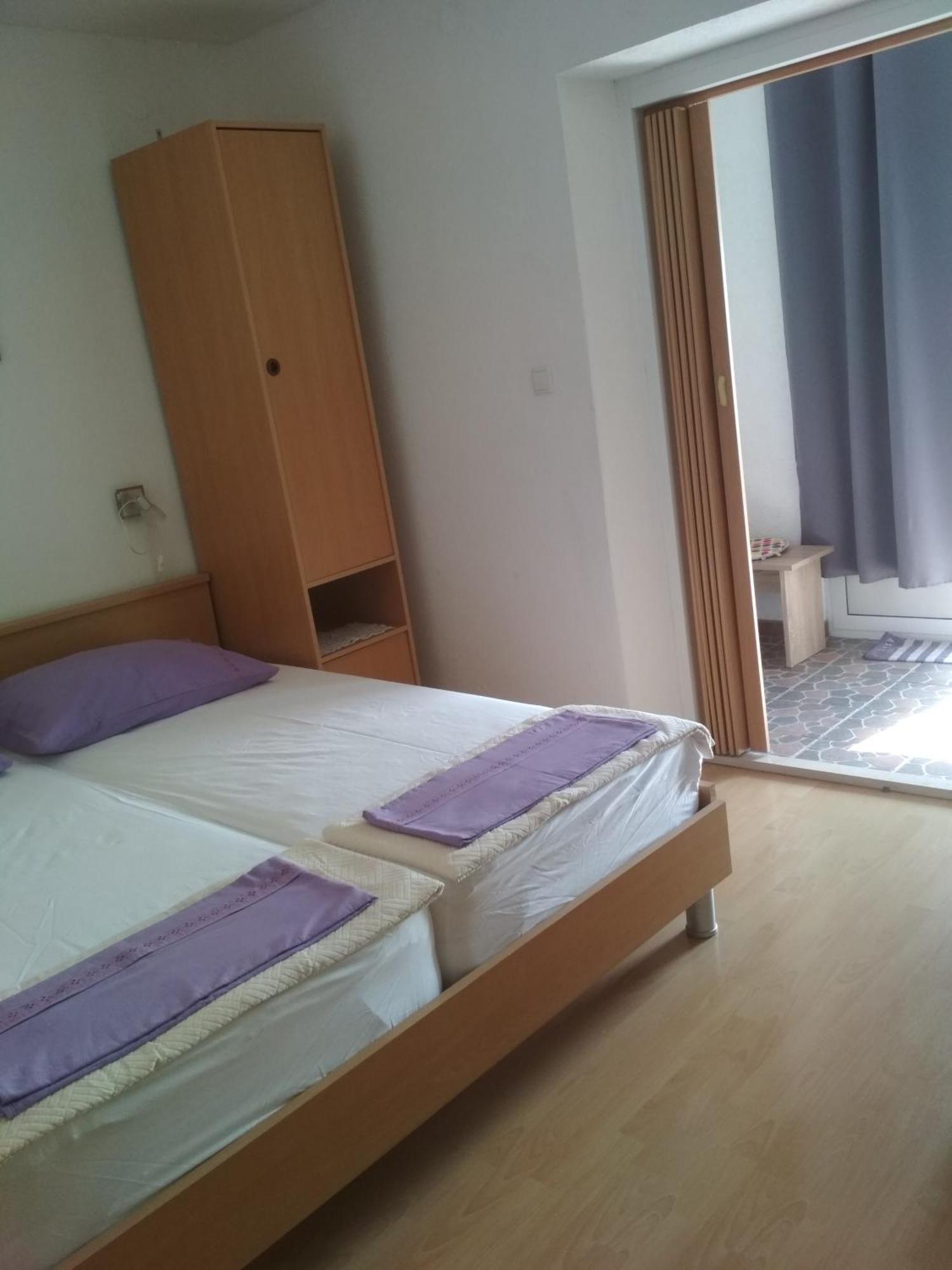 Apartmani Carevic Baska Voda Phòng bức ảnh